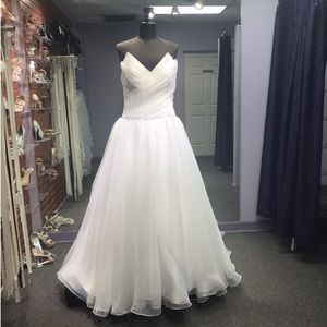 Lia Mia - Style J101 - Size 14 - Ivory